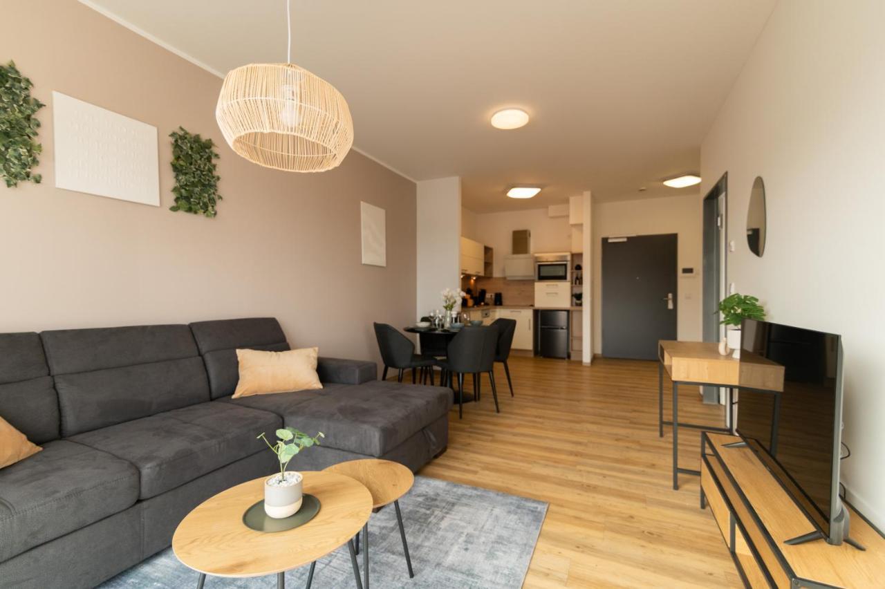 Dwellstay - Modernes Apartment I 55Qm I 2 Zimmer I Kueche I Bad I Terrasse I Tv I Wlan Bad Hersfeld Ngoại thất bức ảnh