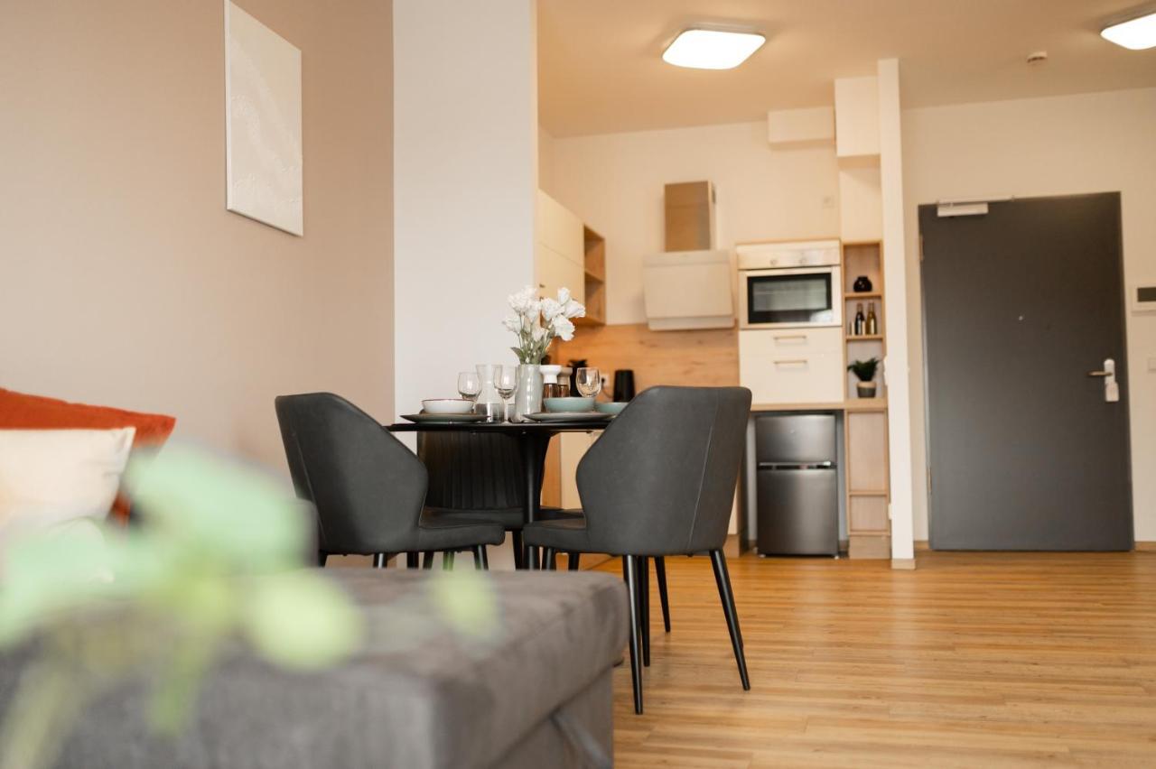 Dwellstay - Modernes Apartment I 55Qm I 2 Zimmer I Kueche I Bad I Terrasse I Tv I Wlan Bad Hersfeld Ngoại thất bức ảnh