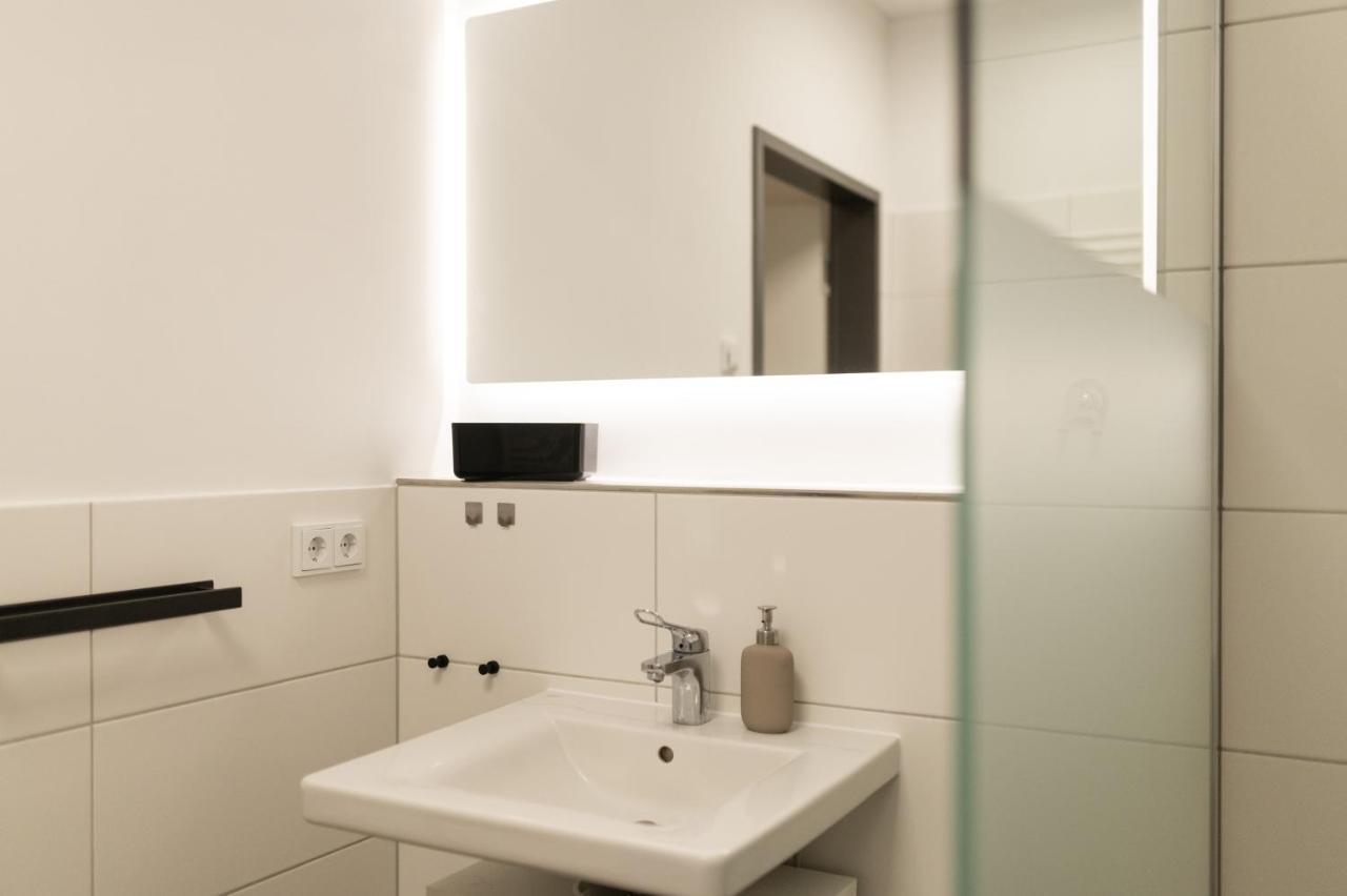 Dwellstay - Modernes Apartment I 55Qm I 2 Zimmer I Kueche I Bad I Terrasse I Tv I Wlan Bad Hersfeld Ngoại thất bức ảnh