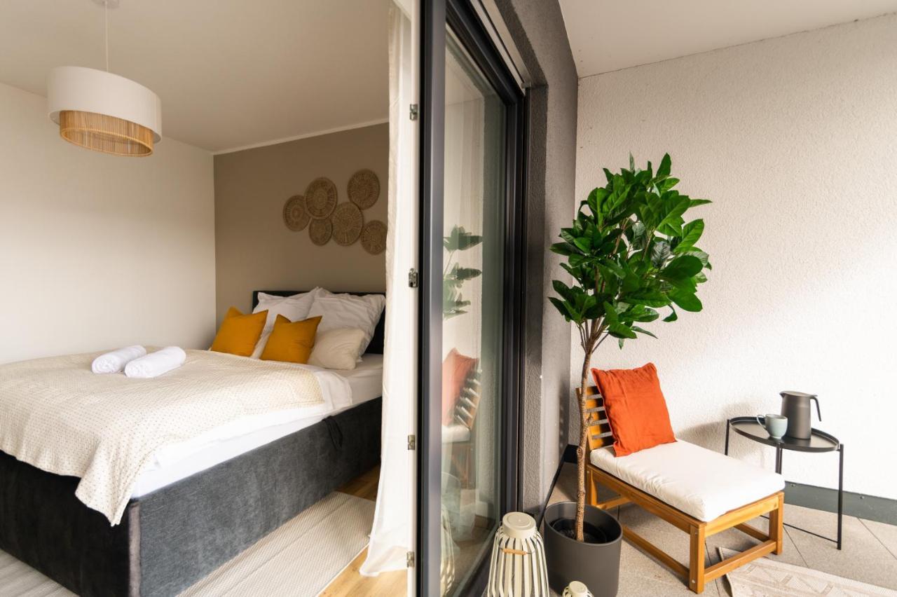 Dwellstay - Modernes Apartment I 55Qm I 2 Zimmer I Kueche I Bad I Terrasse I Tv I Wlan Bad Hersfeld Ngoại thất bức ảnh
